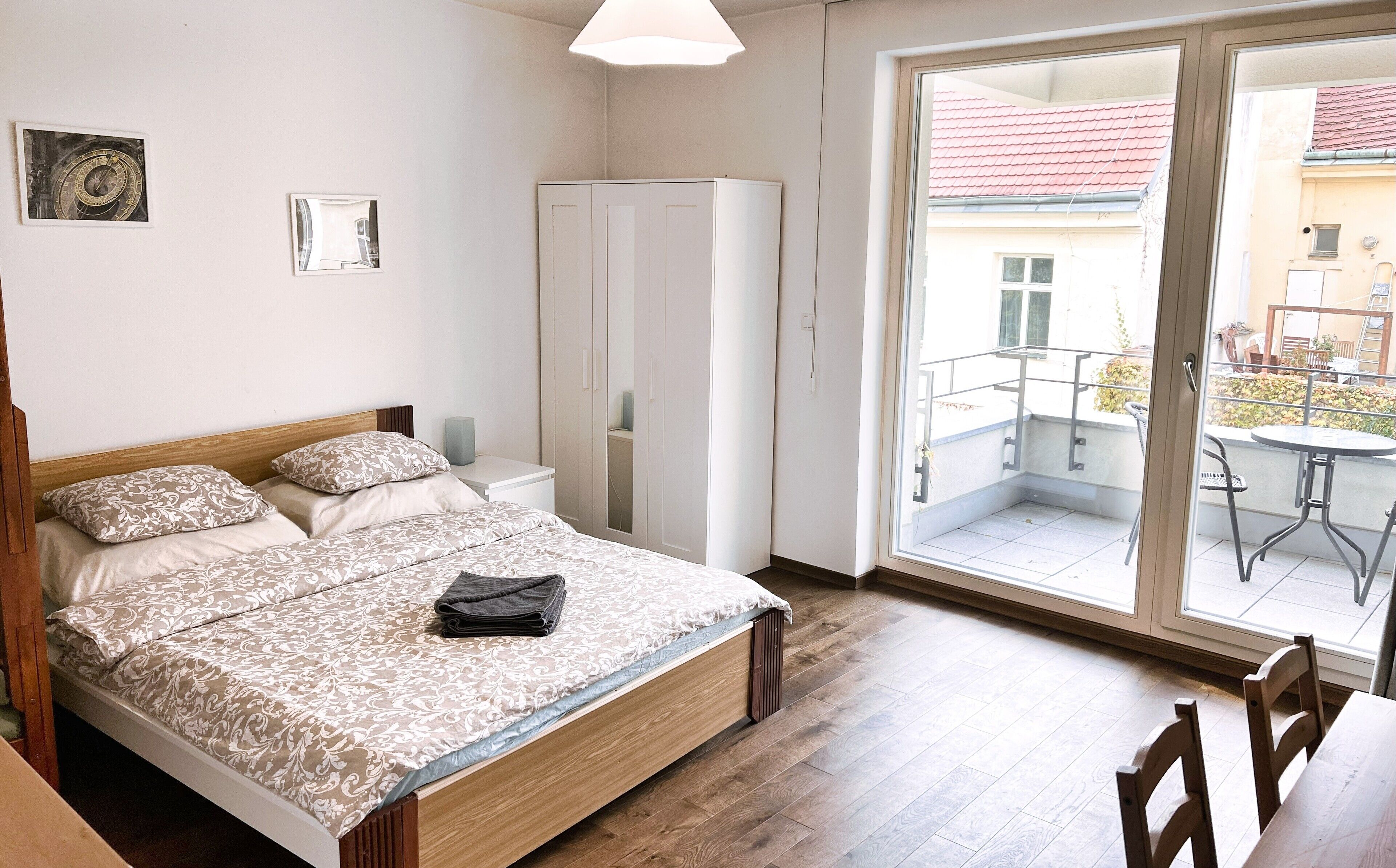 Apartamento superior, fumadores, vistas al jardín | Escritorio, espacio para trabajar con un portátil, cortinas opacas