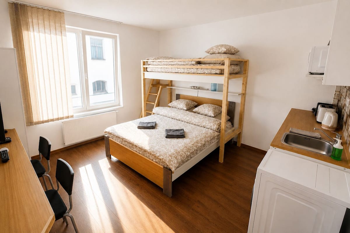 Comfort-Apartment, Nichtraucher, Blick auf den Innenhof | Schreibtisch, laptopgeeigneter Arbeitsplatz, Verdunkelungsvorhänge