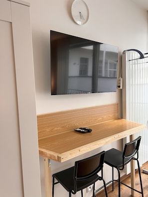 Superior-Apartment, zum Innenhof hin | Schreibtisch, laptopgeeigneter Arbeitsplatz, Verdunkelungsvorhänge