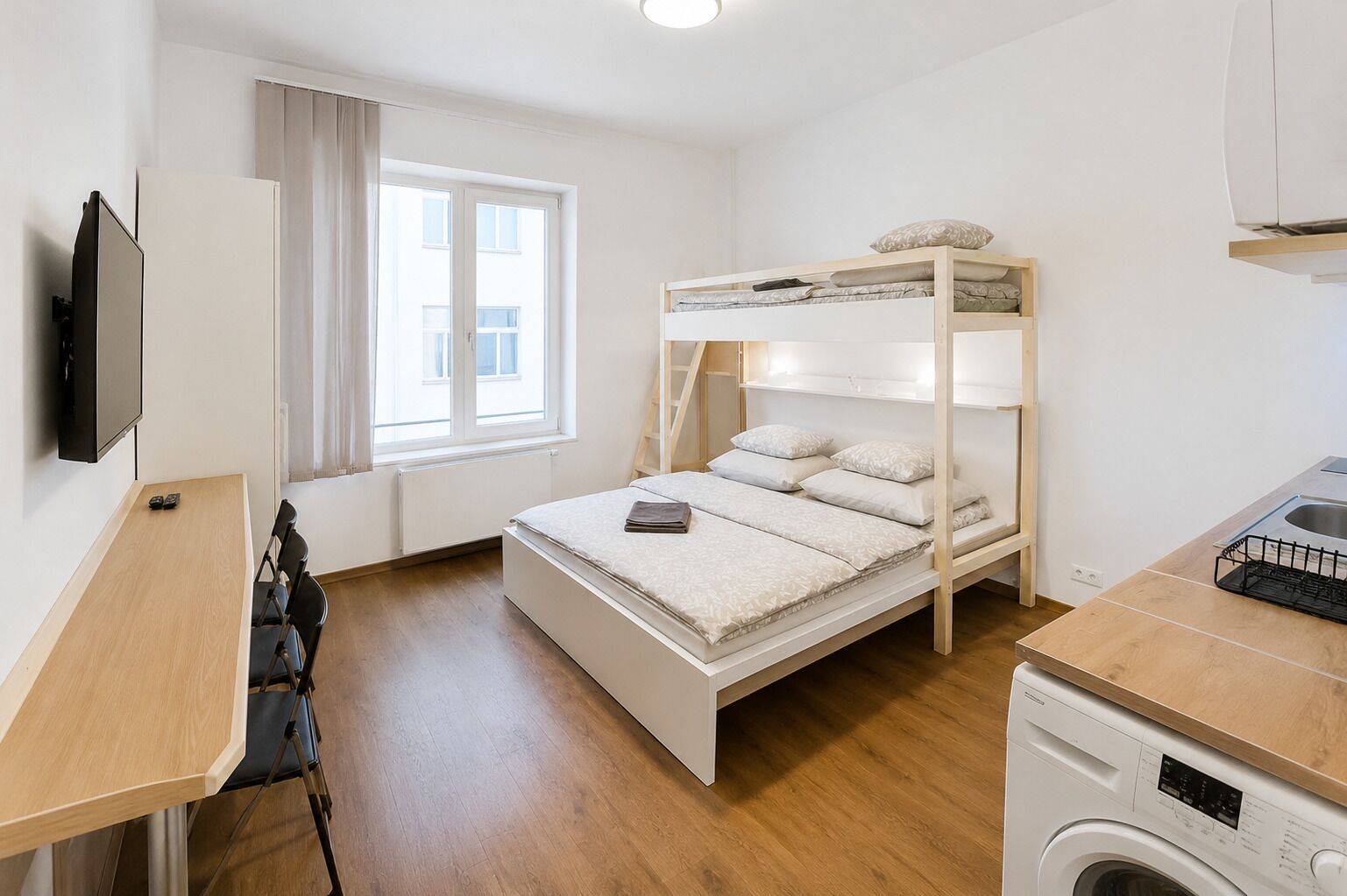 Comfort appartement, niet-roken, uitzicht op tuin | Een bureau, een laptopwerkplek, verduisterende gordijnen