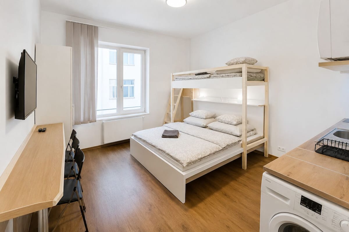 Comfort-Apartment, Nichtraucher, Gartenblick | Schreibtisch, laptopgeeigneter Arbeitsplatz, Verdunkelungsvorhänge