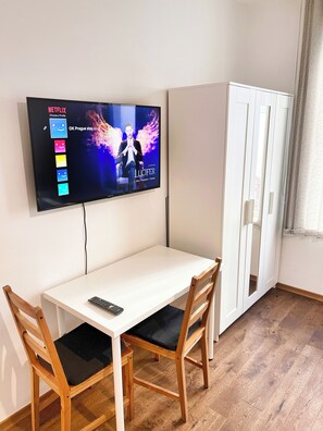 Desk, laptop workspace, blackout drapes, soundproofing - Quiet Central Stay & Parking Assistance (Prague)