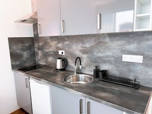 슈피리어 아파트, 마당 | 전용 주방 | 냉장고, 전자레인지, 쿡탑, 조리 도구/접시/주방 기구