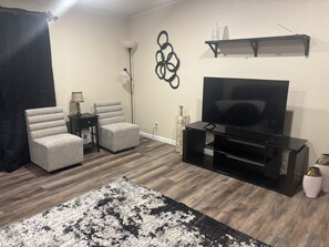 Interior - 6 miles from Renaissance Festival 3 Bedroom  2 Bath home on 2 acres (Navasota)