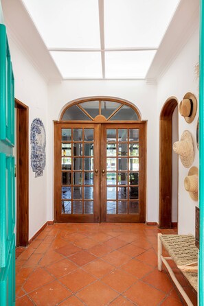 المنشأة من الداخل