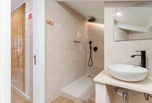 Unclassified image, 5 of 66, button - House C: Balcony Apartment With Pool and Tennis (Seixal)