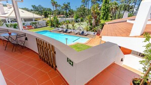 Unclassified image, 4 of 67, button - House C: Balcony Apartment With Pool and Tennis (Seixal)