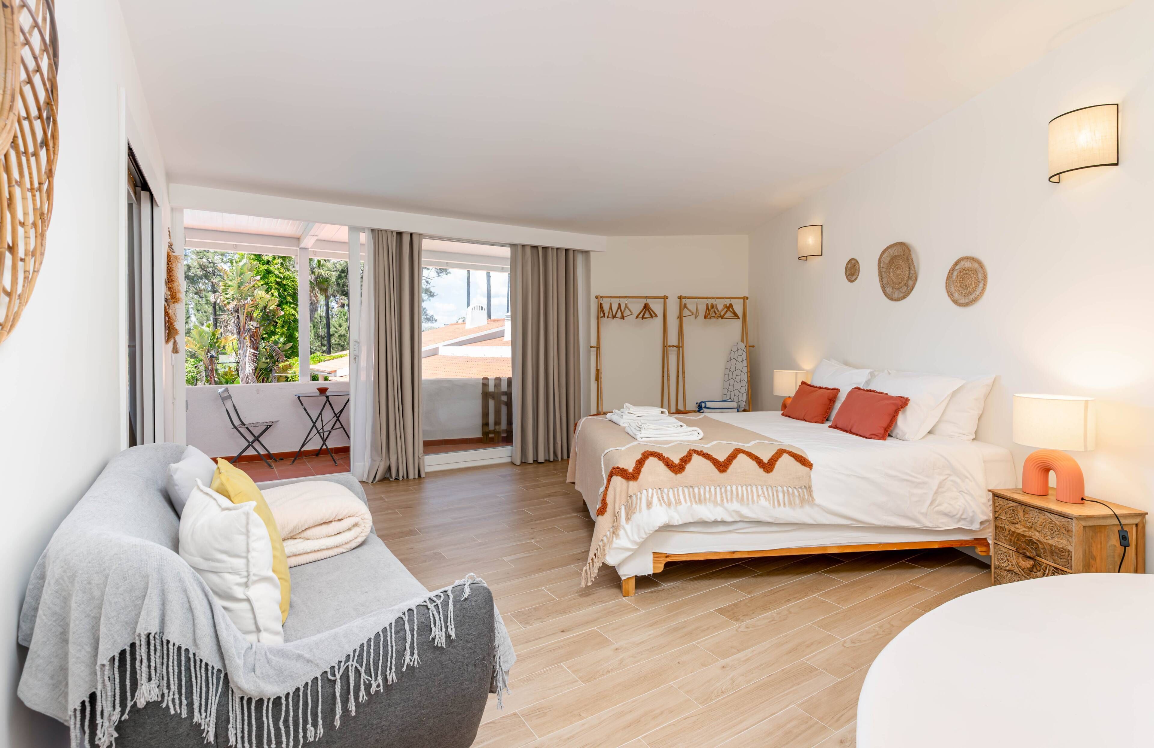 2 bedrooms, internet, bed sheets