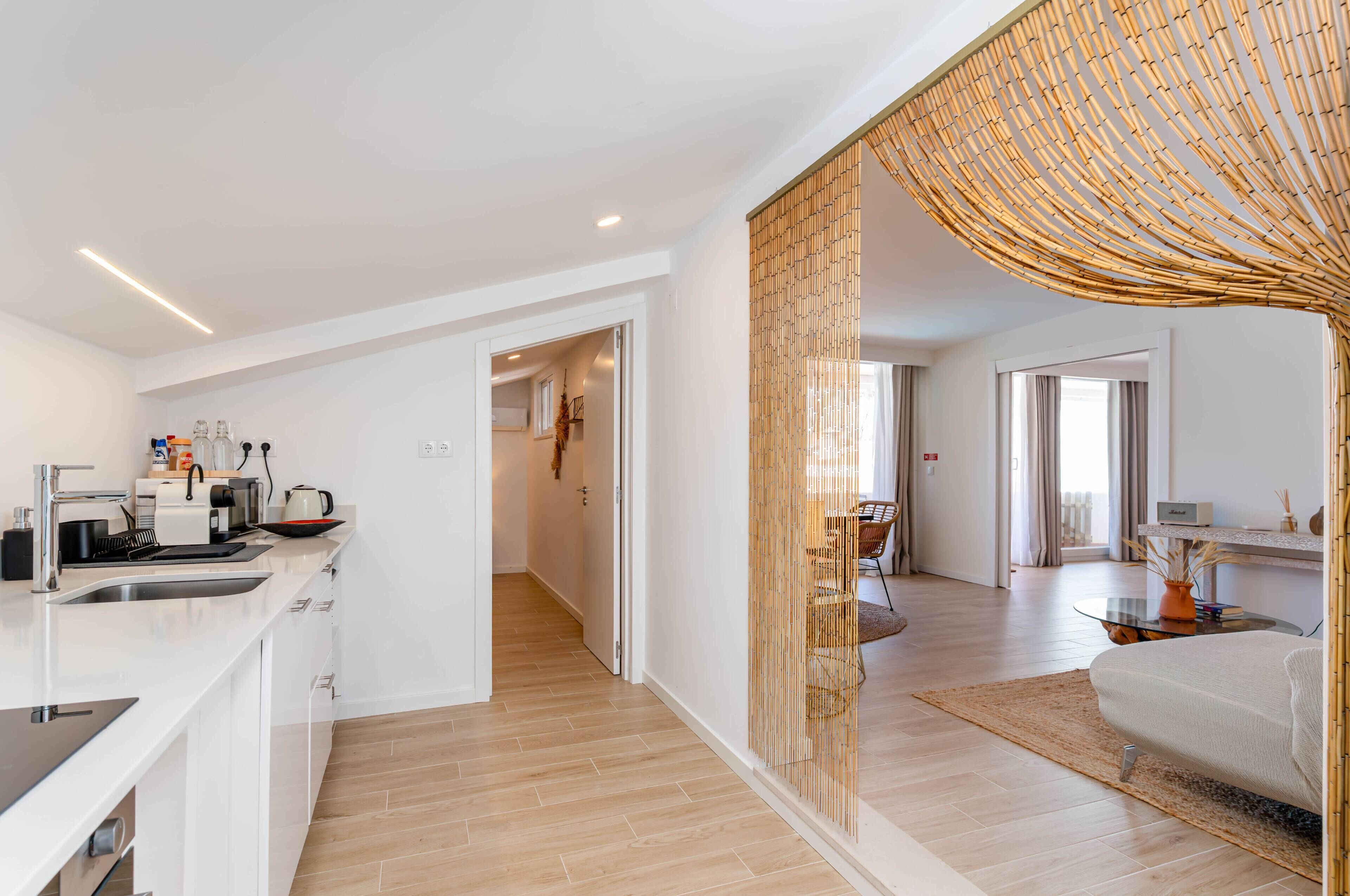 Geladeira, fogão, cooktop, cafeteira/chaleira