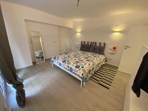 1 bedroom, WiFi, bed sheets - Casa & Putia, located in Palermo's Rambla, 200m from the Politeama Theater (Palermo)