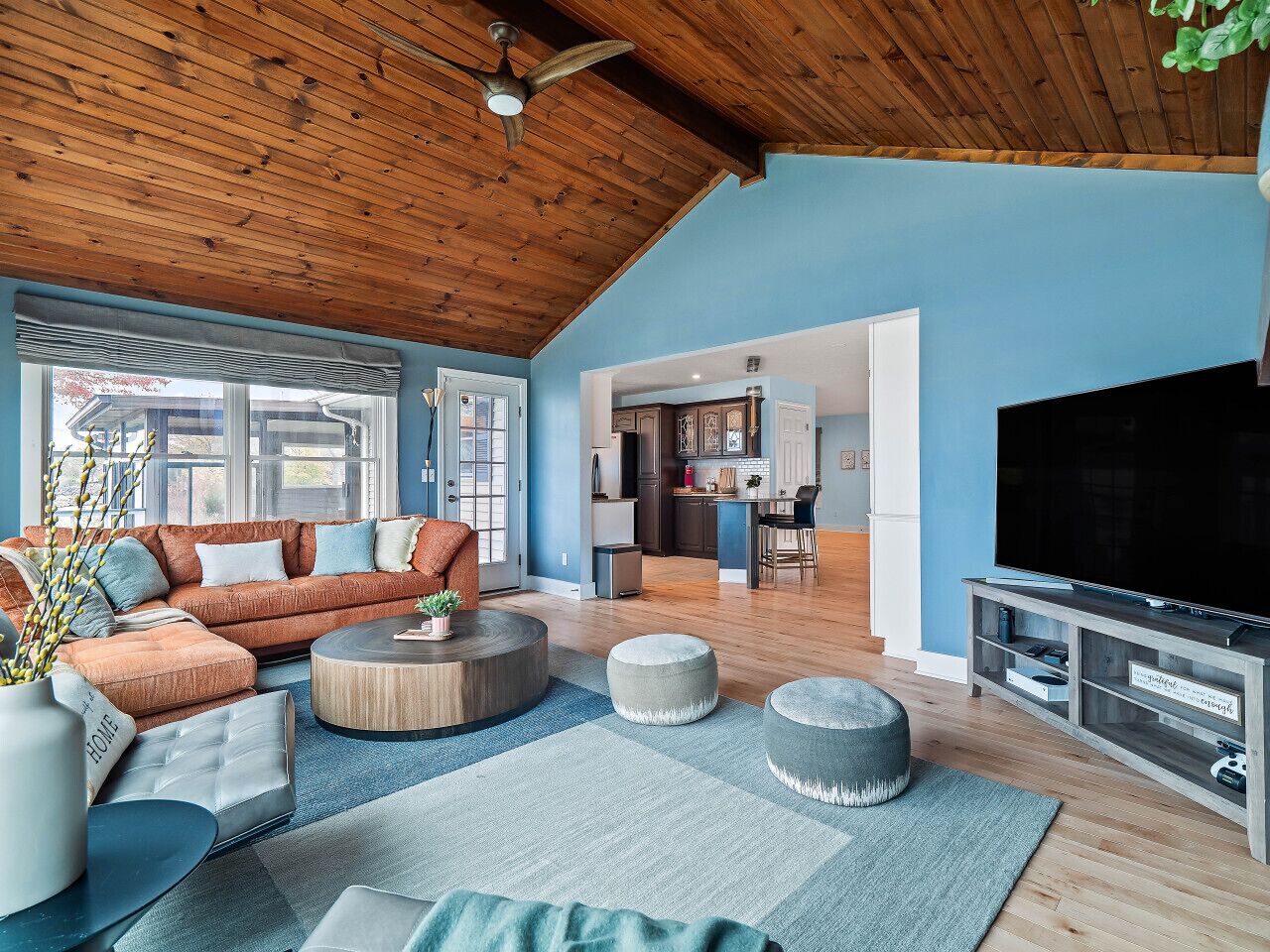 Televisie en een open haard