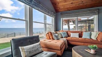 Televisión, chimenea y oficina