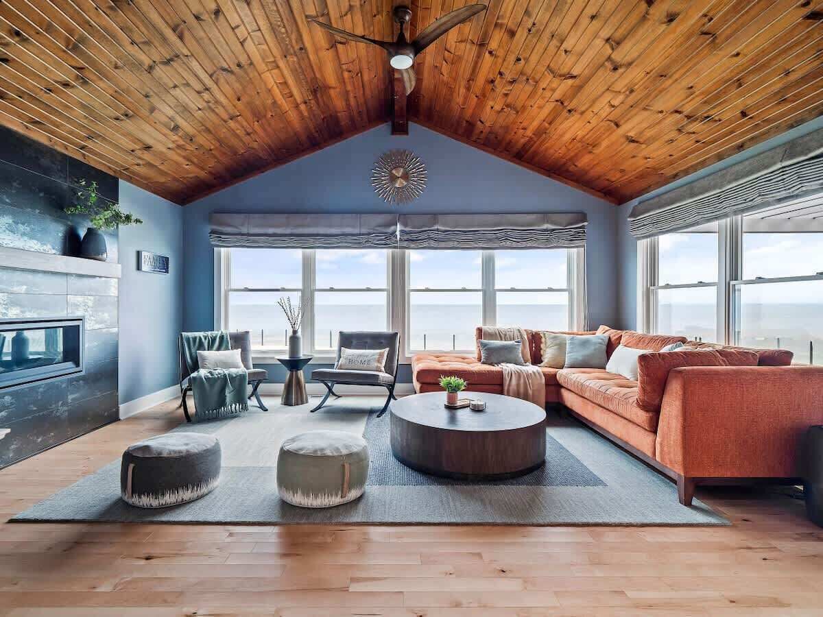 TV, fireplace, offices