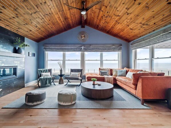 TV, fireplace, offices