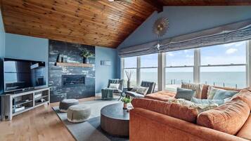 TV, fireplace, offices