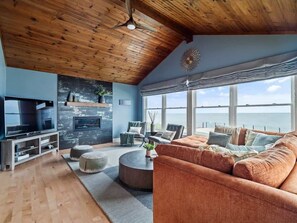 TV, fireplace, offices