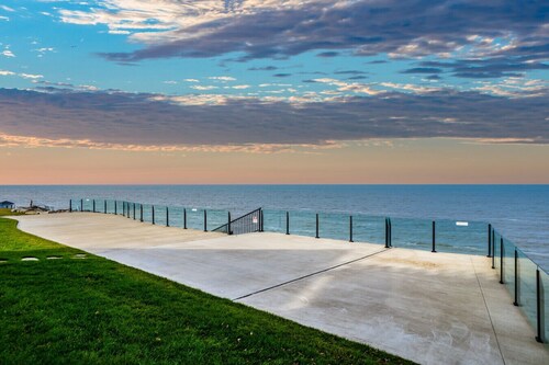 Lakefront Luxury|Kayaks|4 Bedrooms|3 Full Baths|Sleeps 8