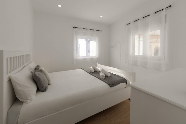 2 chambres, fer et planche à repasser, lit parapluie, Wi-Fi