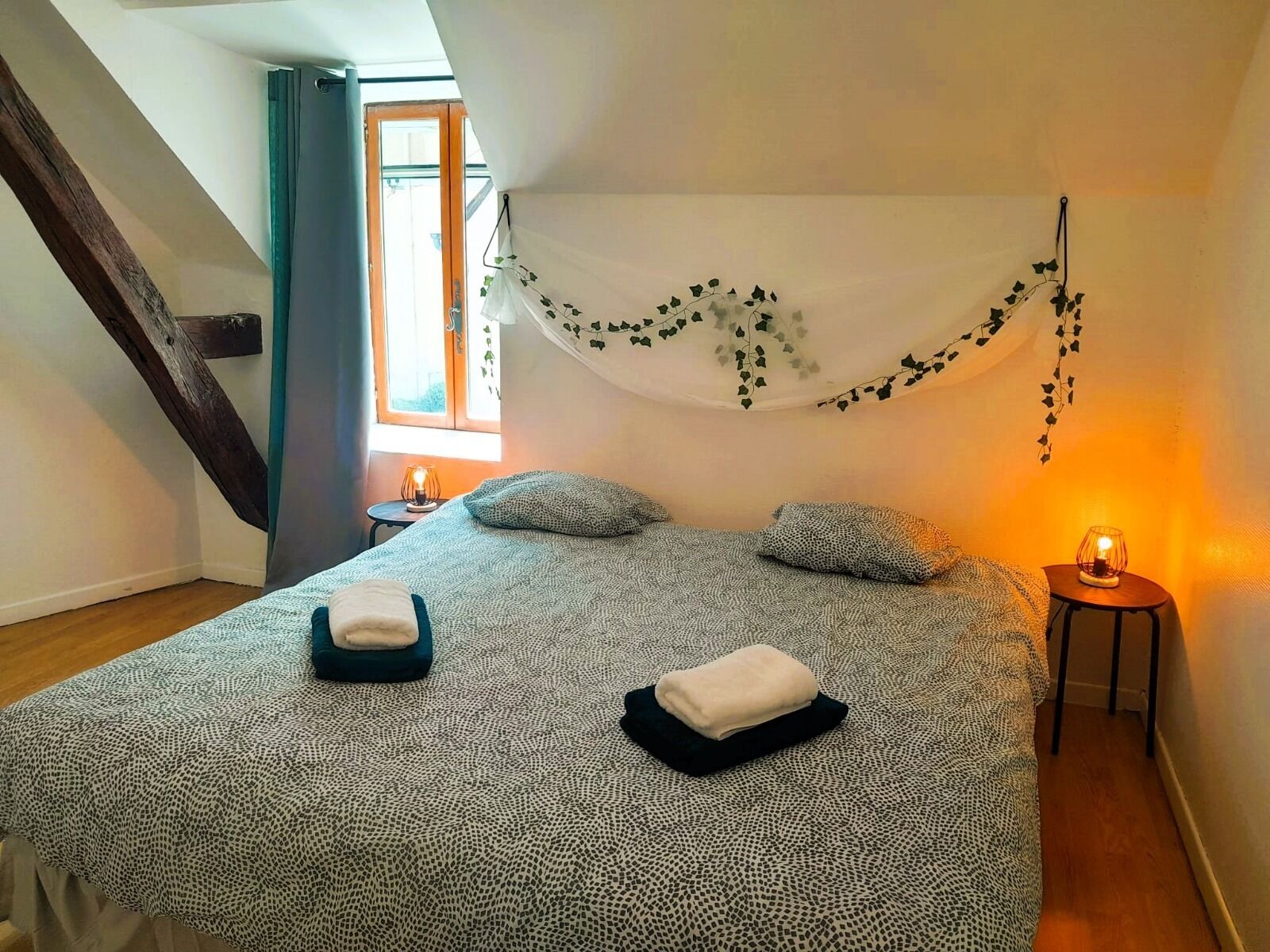 2 bedrooms, iron/ironing board, Internet, bed sheets