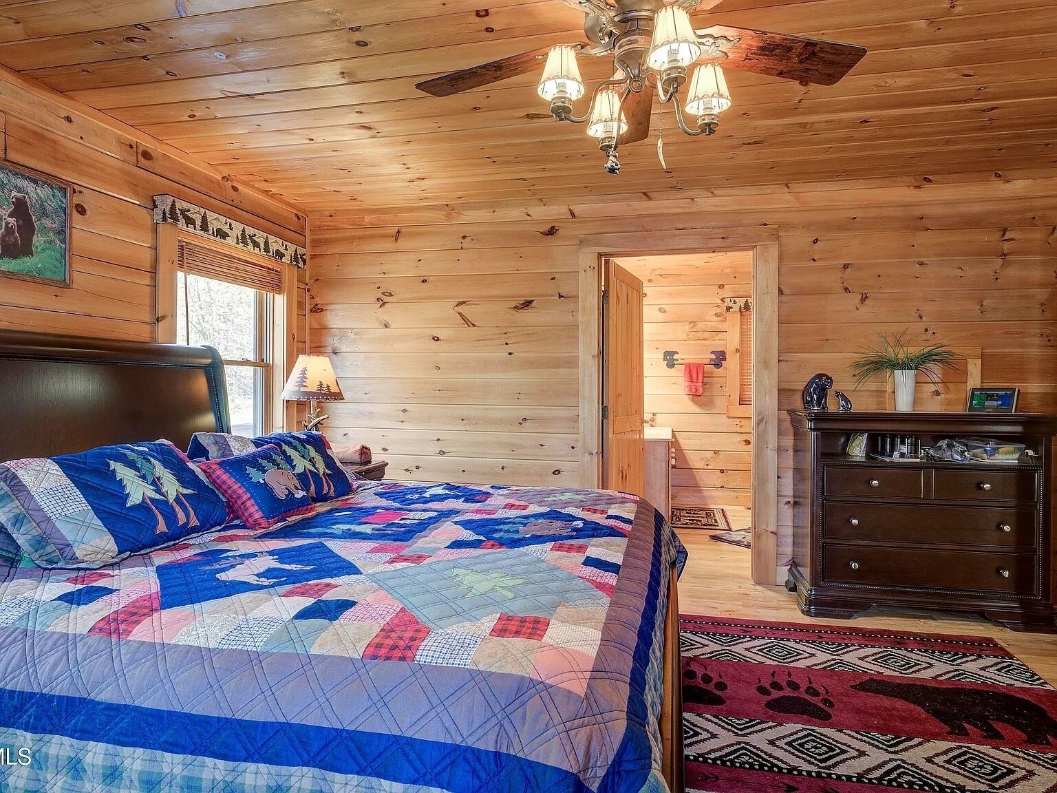 3 chambres, fer et planche à repasser, Wi-Fi, draps fournis