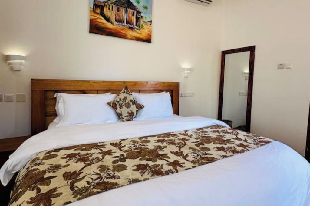 1 bedroom, bed sheets