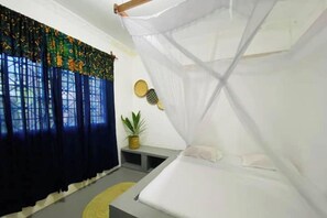 3 bedrooms, Internet, bed sheets - A private 3-bedroom Villa (Paje)