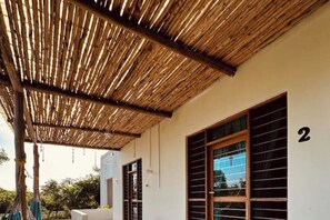 المنطقة المحيطة بالمنشأة