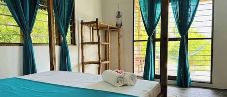 2 quartos, acesso à internet, roupa de cama