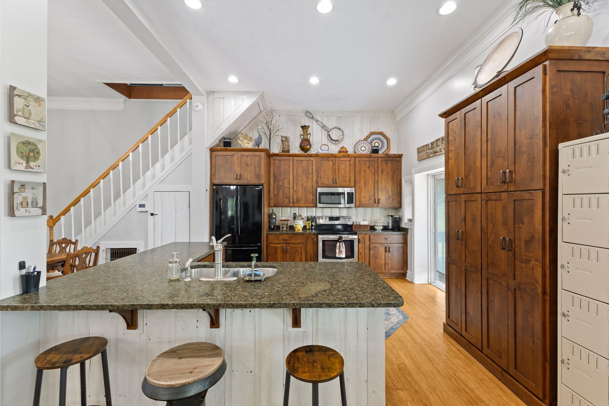 Micro-ondes, four, plaque de cuisson