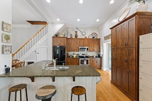 Mikroaaltouuni, uuni, liesi