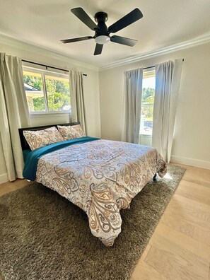 4 chambres, fer et planche à repasser, Wi-Fi, draps fournis