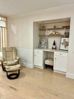 Interior - 4BR/2BA Home Near Bishop Arts District & AT&T Stadium - Garage Parking (Dallas)