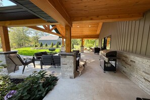 Terrace/patio - Charming 4-bedroom house in lovely Stanwood, MI (Stanwood)