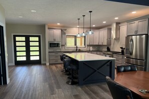 ميكروويف، فرن، موقد طهي مسطح، غسالة أطباق