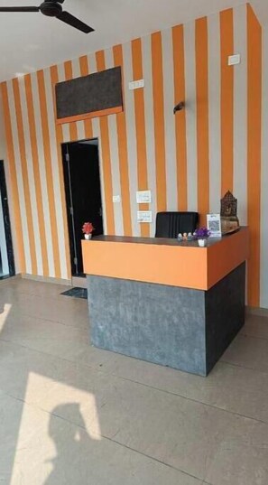 Lobby - Deluxe Triple premium room @ StayMore AC (Maheshwar)