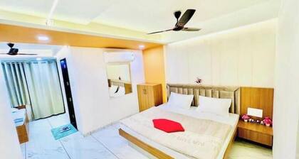Premium quadruple room AC 3-5 occupancy@StayMore