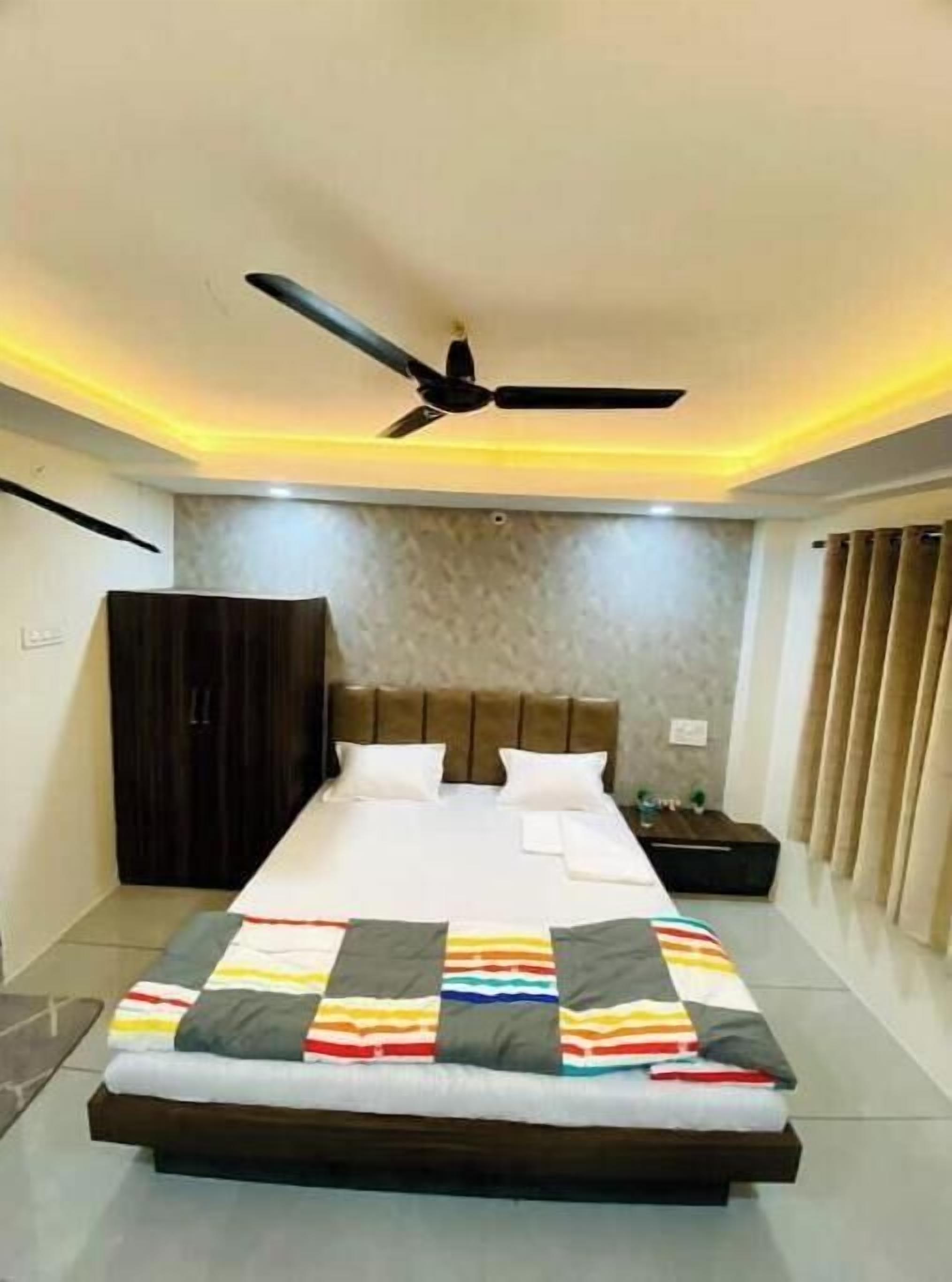 1 bedroom, internet, bed sheets