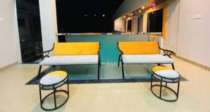 Deluxe double premium room @ StayMore Non-AC