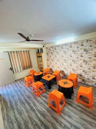 Premium 8 bed private dorm AC @ StayMore