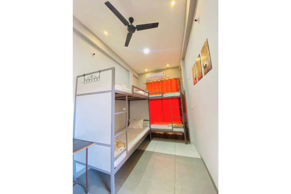 1 bedroom, internet, bed sheets