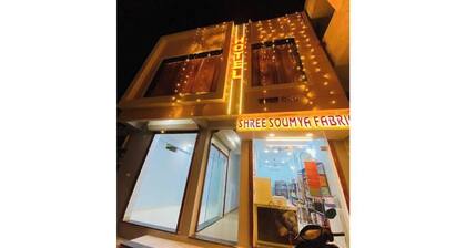 Premium 4 bed private dorm AC @ StayMore