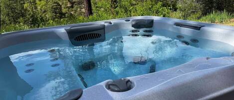 Tina de hidromasaje al aire libre