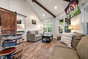 Smart-TV, peis, videospill og fotballspill