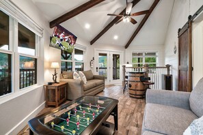 Smart-TV, peis, videospill og fotballspill