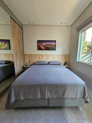 3 室のベッドルーム、アイロン / アイロン台、WiFi、ベッドシーツ