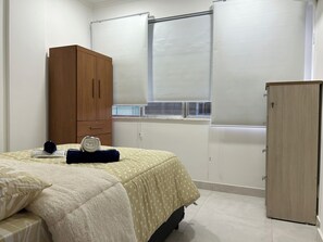 1 bedroom, WiFi, bed sheets - Complete, New and Air-conditioned Apartment in Lapa (Rio de Janeiro)