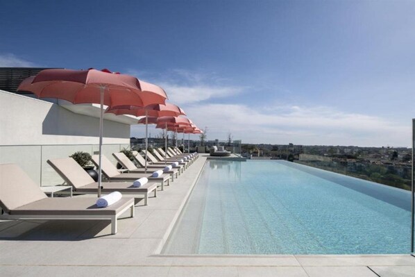 Outdoor pool - Renaissance Porto Lapa Hotel (Cedofeita)
