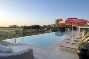Outdoor pool - Renaissance Porto Lapa Hotel (Cedofeita)