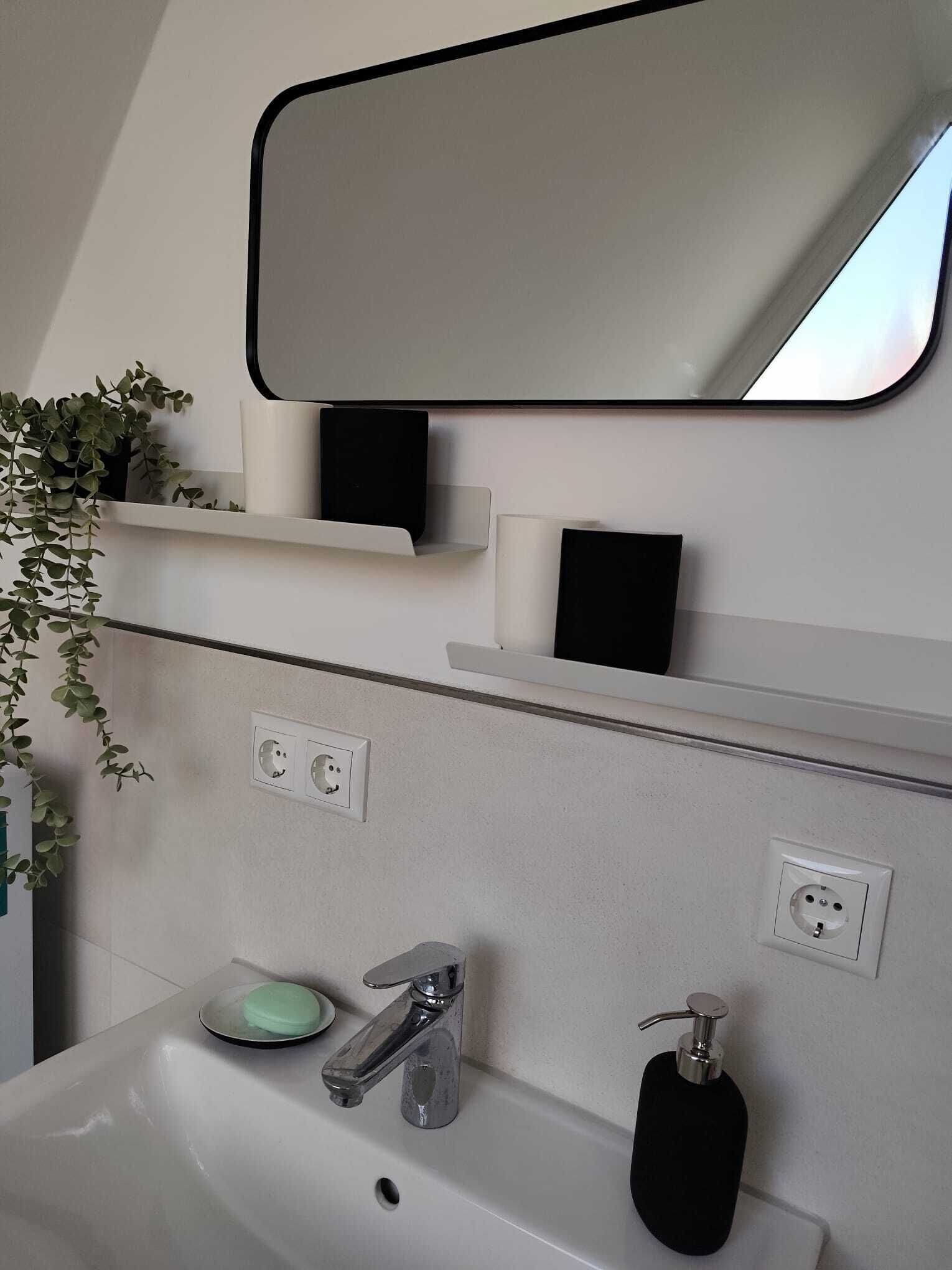 Een douche, een haardroger, handdoeken