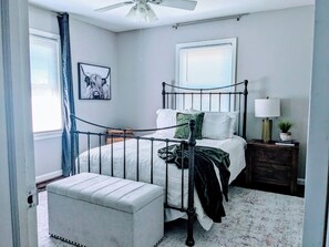 3 bedrooms, iron/ironing board, WiFi, bed sheets